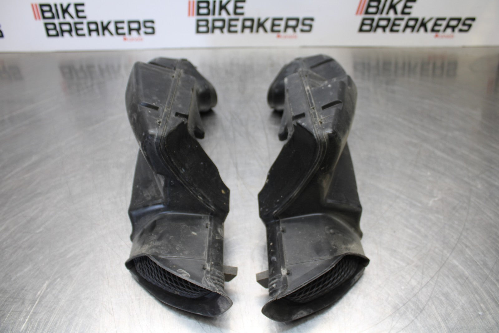 06-07 SUZUKI GSXR 600 RIGHT LEFT AIR INTAKE DUCTS BB170