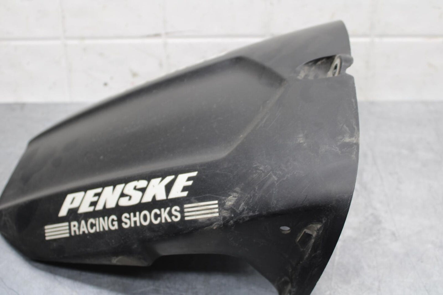 05 YAMAHA YZF R6S REAR BACK WHEEL TIRE HUGGER FENDER BB600
