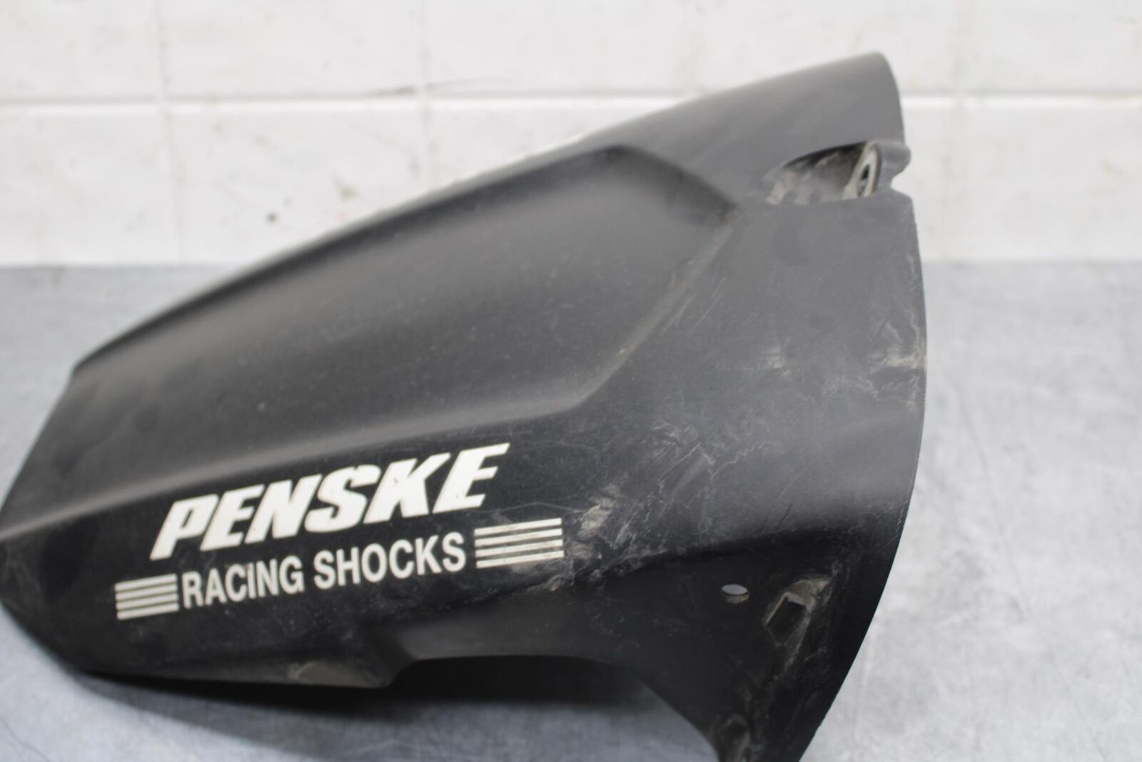 05 YAMAHA YZF R6S REAR BACK WHEEL TIRE HUGGER FENDER BB600