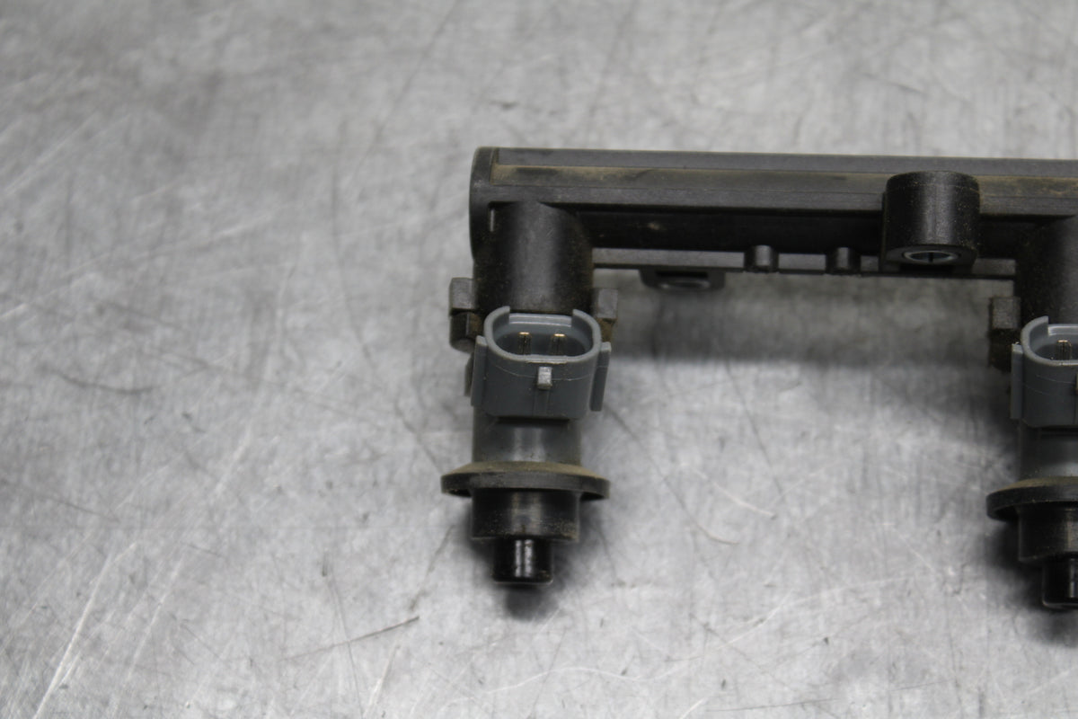 12-16 HONDA CBR1000RR SECONDARY FUEL INJECTORS TOP AIRBOX GAS RAIL BB114