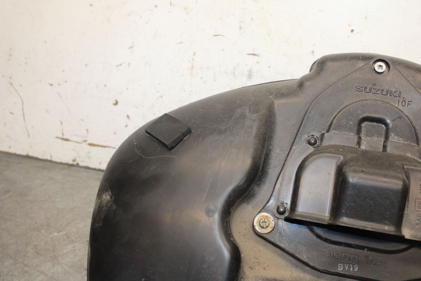 05-09 SUZUKI BOULEVARD C90 AIRBOX AIR INTAKE FILTER BOX BB692