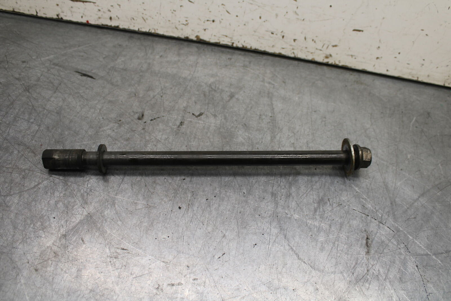 99-00 YAMAHA V STAR 1100 REAR AXLE BACK WHEEL RIM PIVOT BOLT AXEL BB711