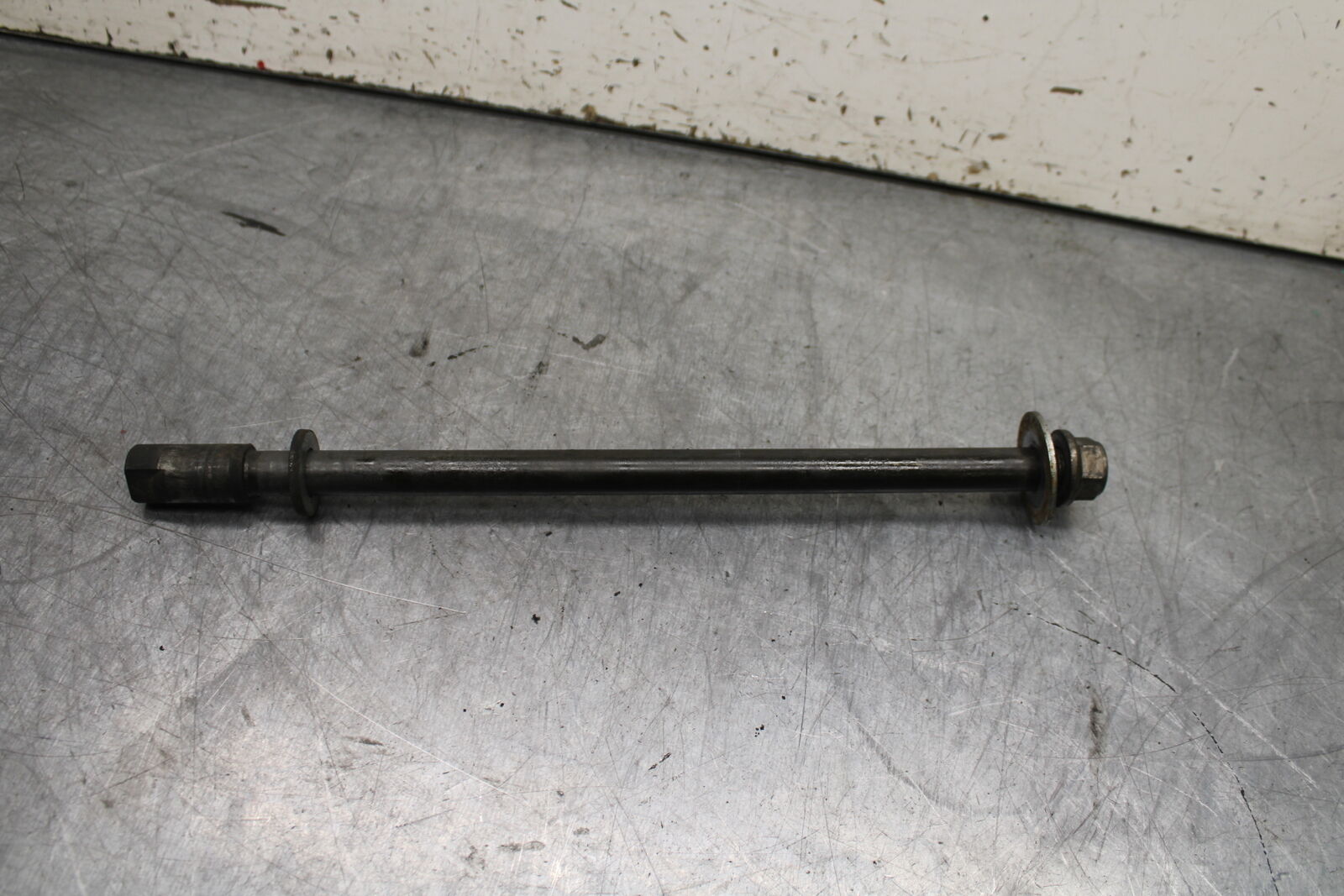 99-00 YAMAHA V STAR 1100 REAR AXLE BACK WHEEL RIM PIVOT BOLT AXEL BB711