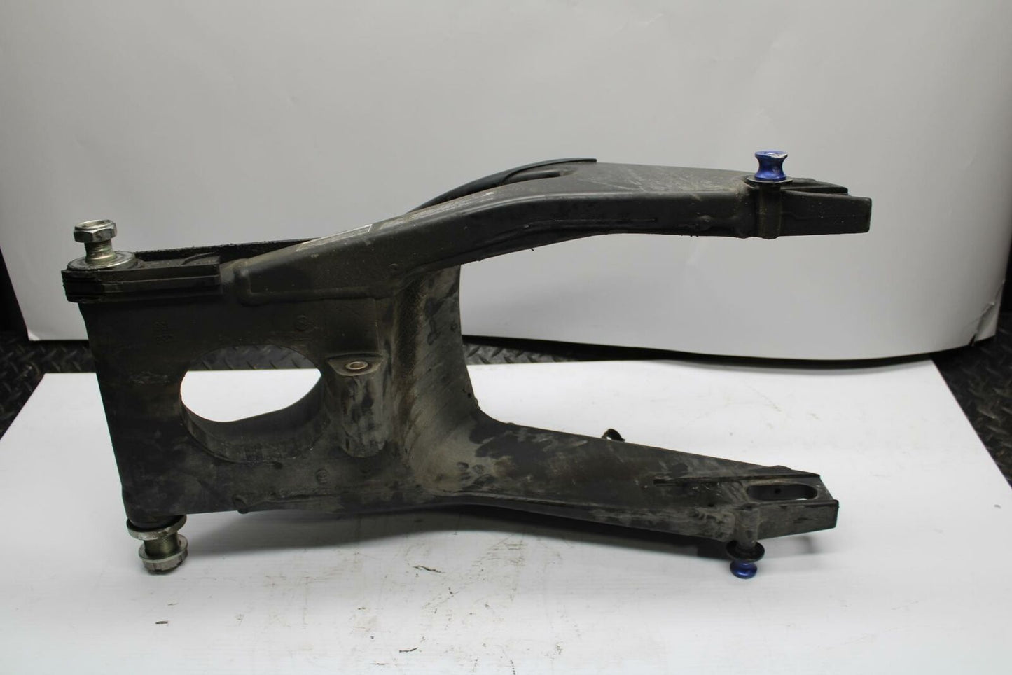 08-16 YAMAHA YZF R6 REAR SWINGARM BACK SUSPENSION SWING ARM BB247