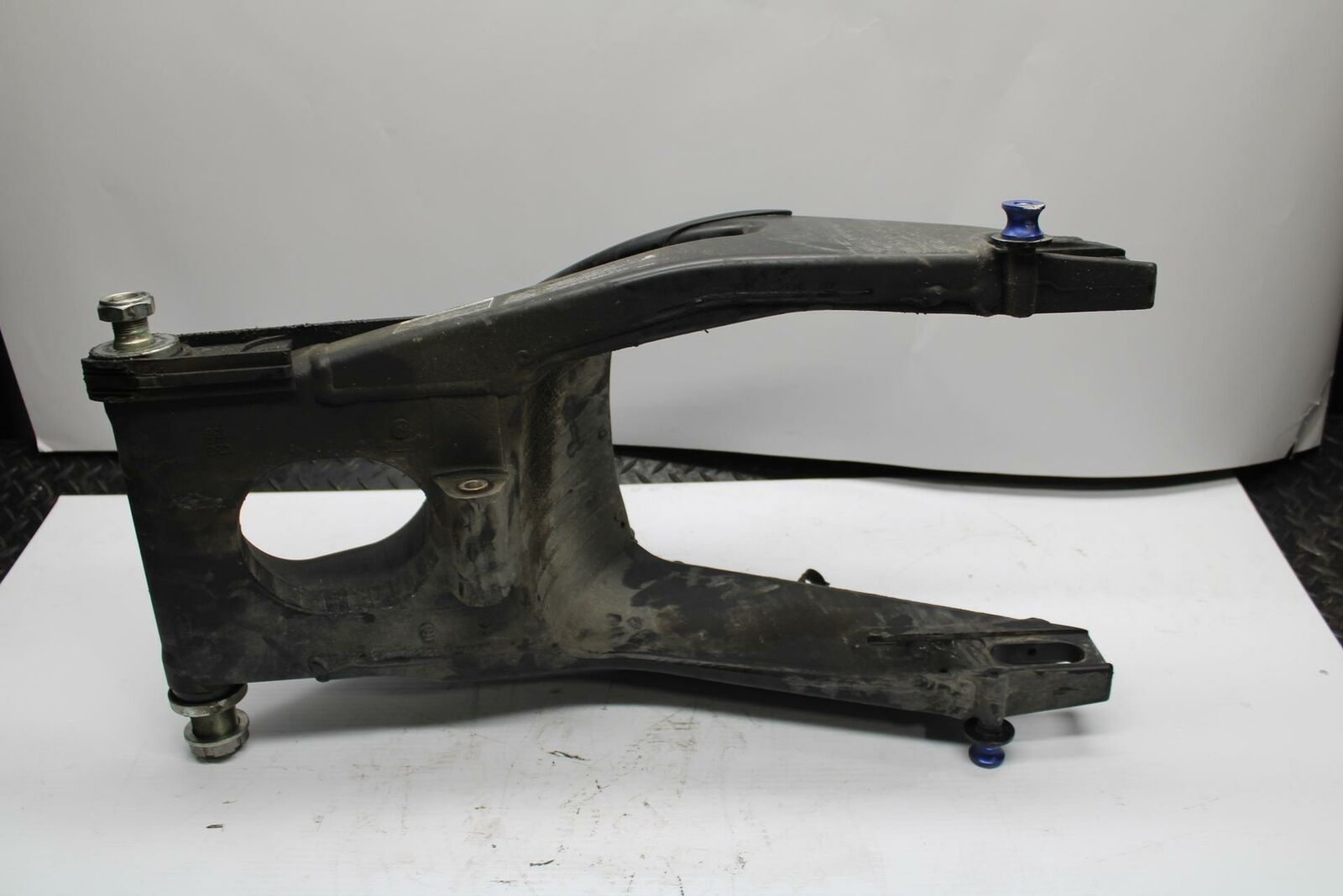 08-16 YAMAHA YZF R6 REAR SWINGARM BACK SUSPENSION SWING ARM BB247