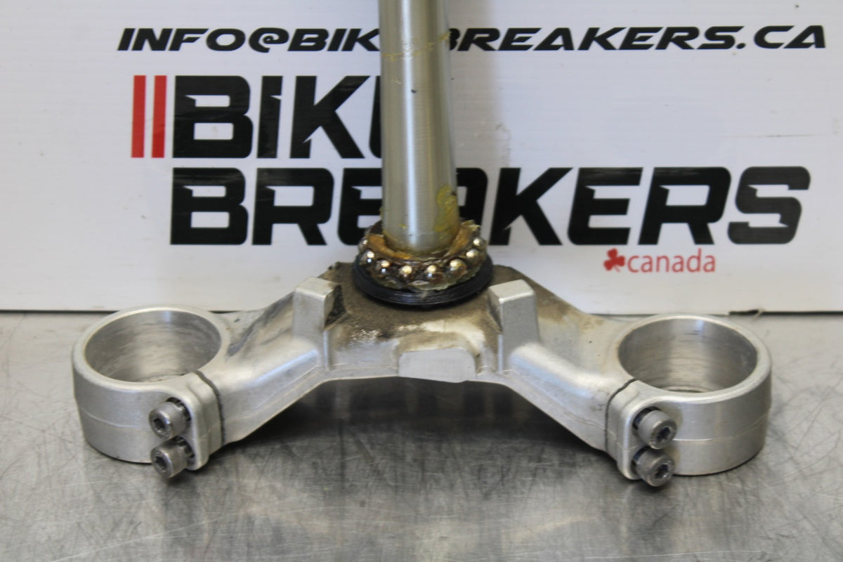 04-05 YAMAHA YZF R1 FRONT FORKS CLAMP LOWER TRIPLE TREE STEM BB173
