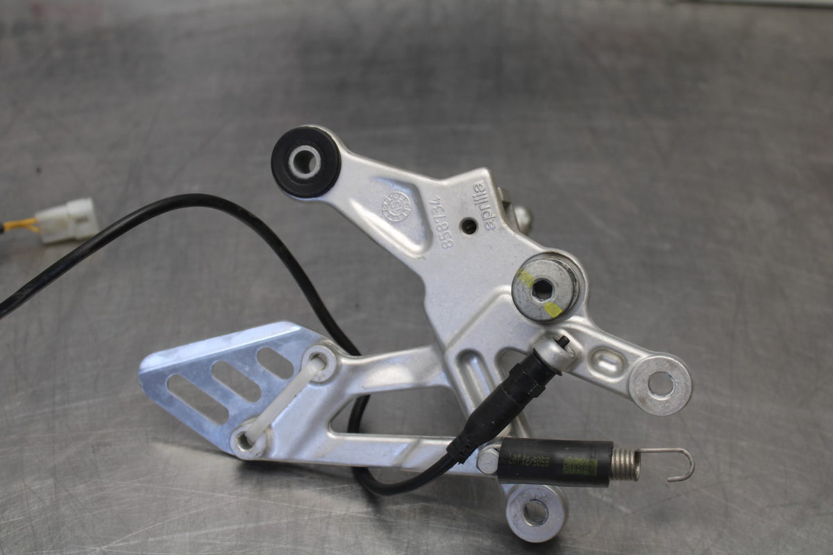 16 APRILIA TUONO V4 1100 RIGHT REARSET REAR SET DRIVER FOOT PEG REST STOP BB905