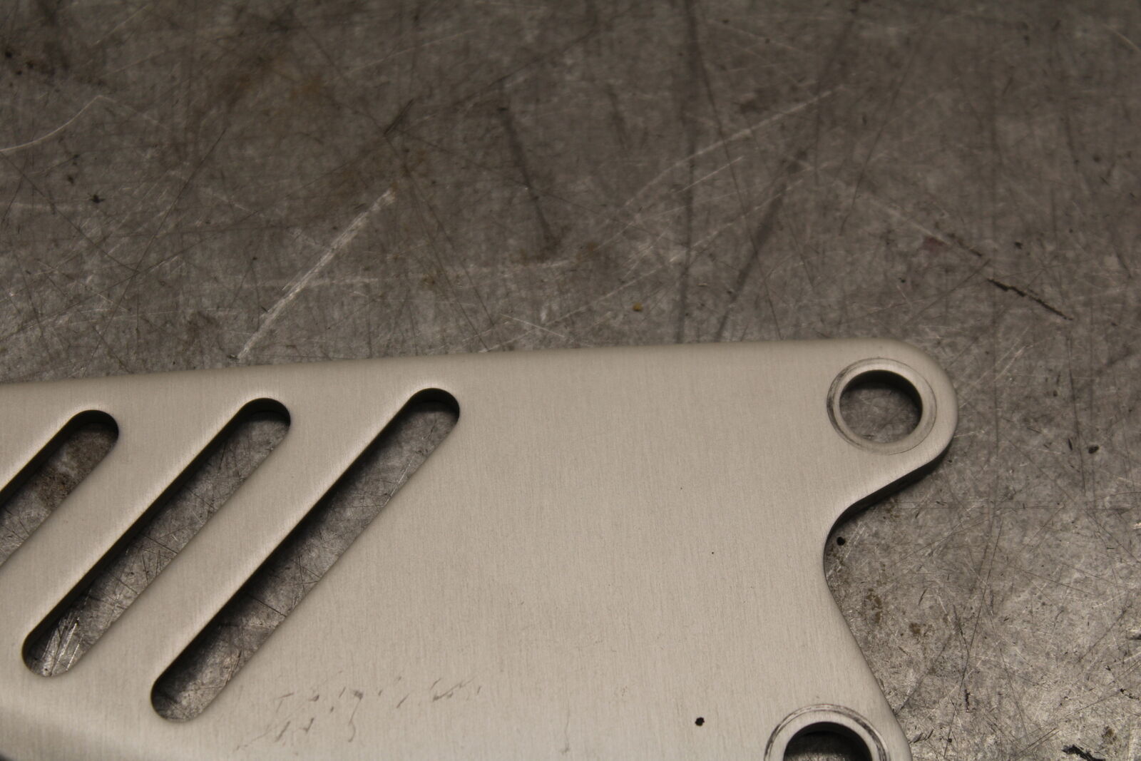 13-18 KAWASAKI NINJA ZX6R RIGHT REARSET REAR SET HEEL GUARD COVER  BB682