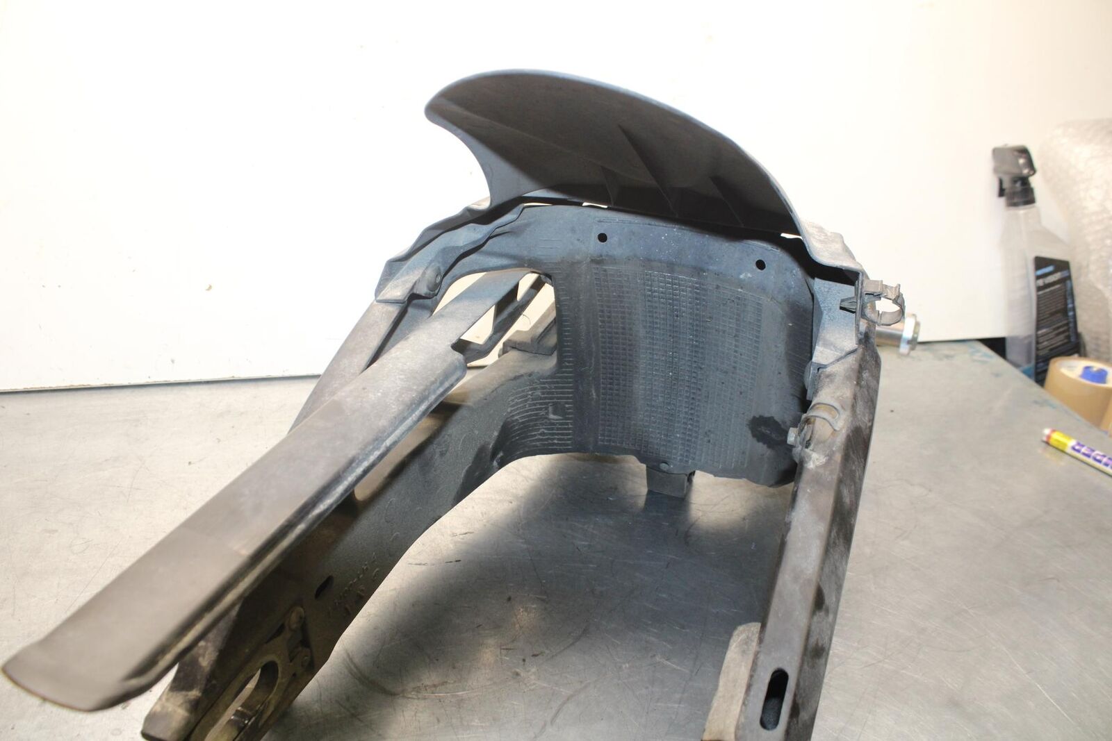 2011 Suzuki GSXR600 REAR SWINGARM BACK SUSPENSION 61000-14J00-YAP BB605