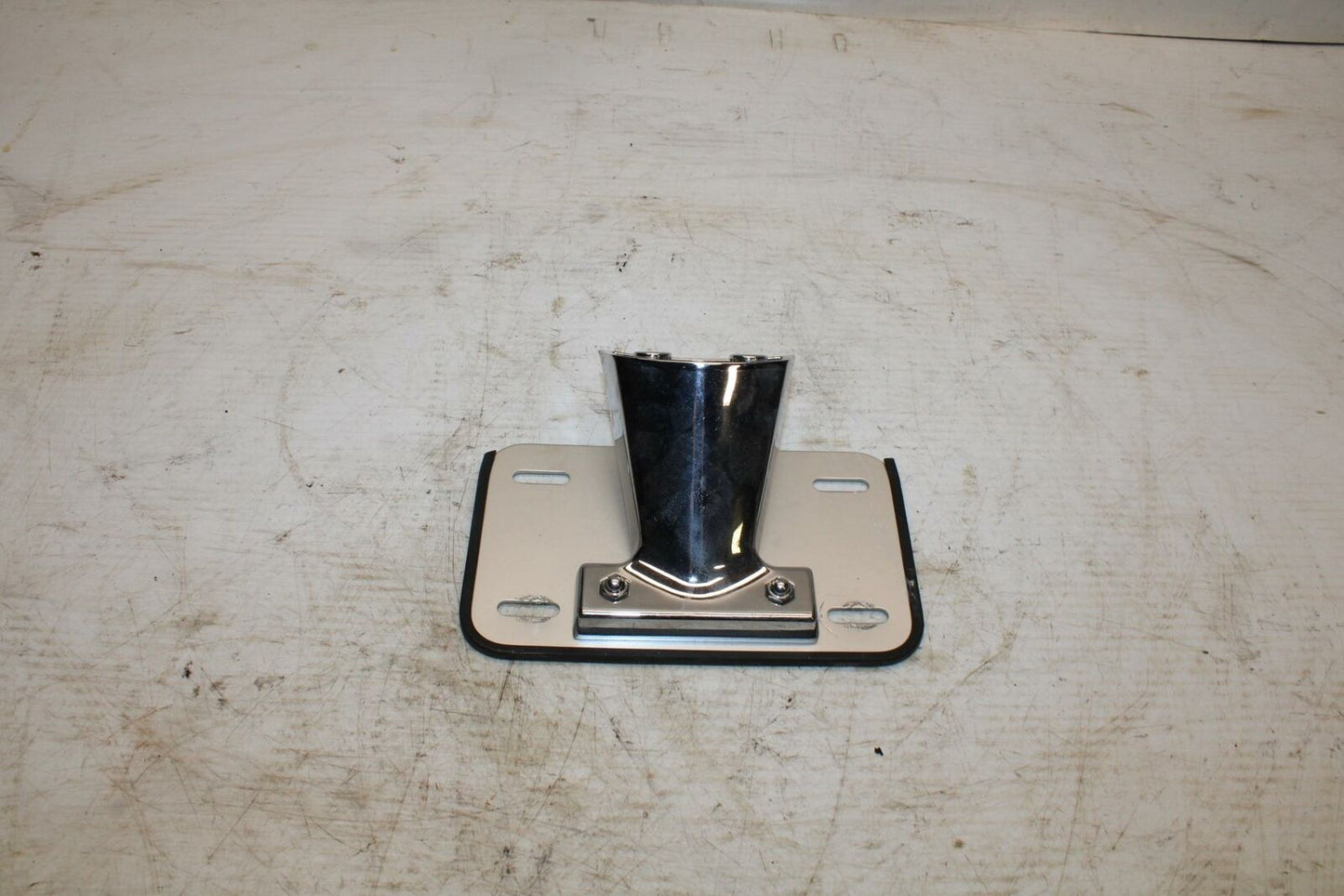 05-09 SUZUKI BOULEVARD C90 LICENSE PLATE HOLDER BB357