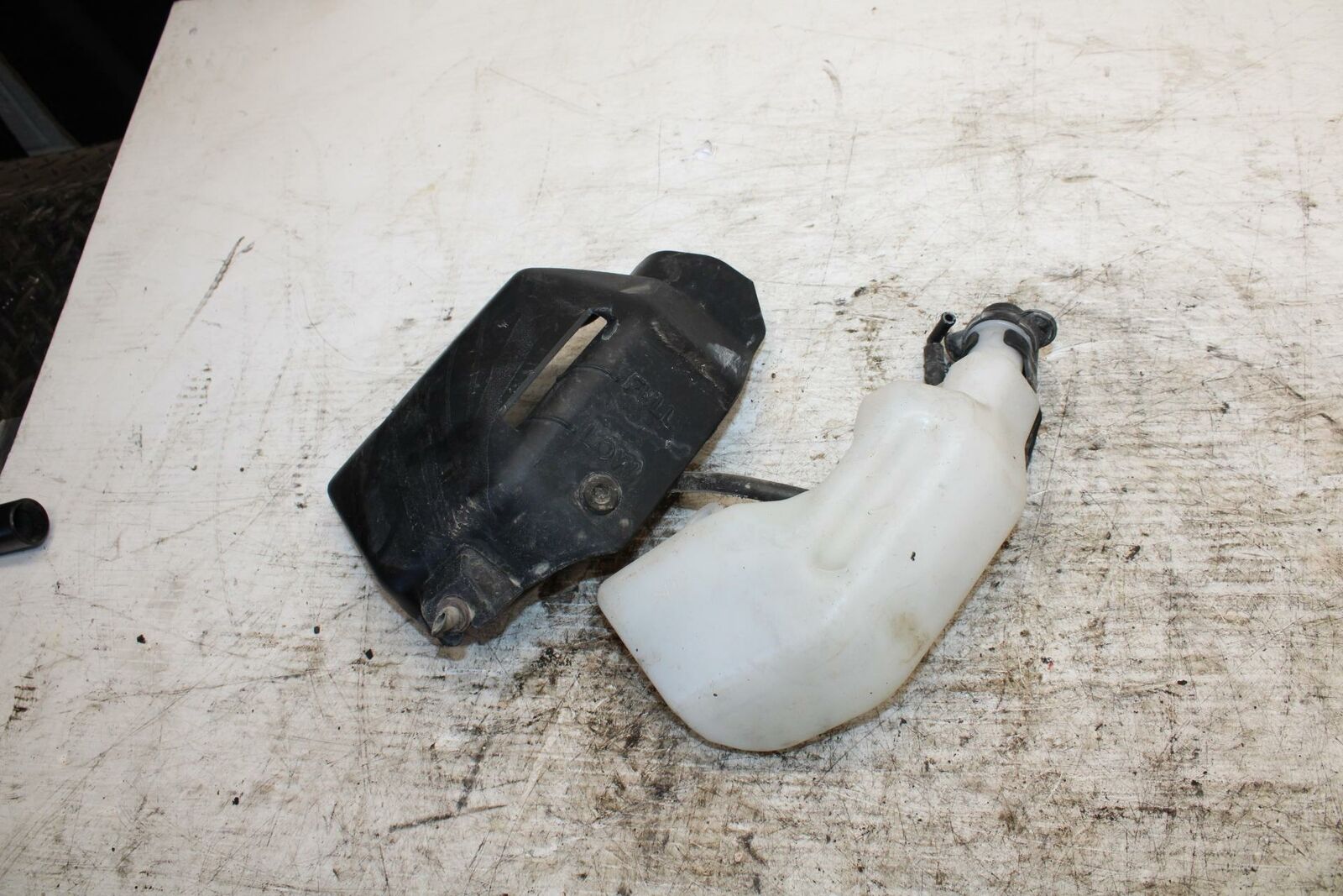 17-19 YAMAHA FZ09 COOLANT WATER TANK RESERVOIR BOTTLE BB310