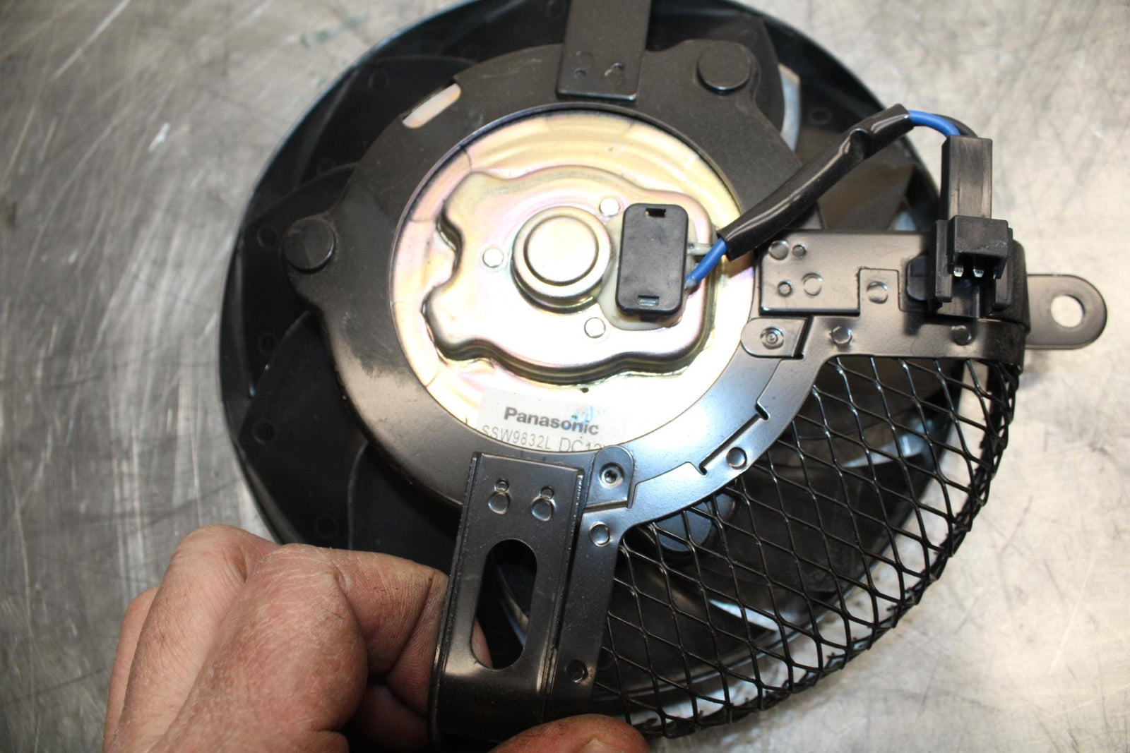 11-21 SUZUKI GSXR750 ENGINE RADIATOR COOLING FAN BB492