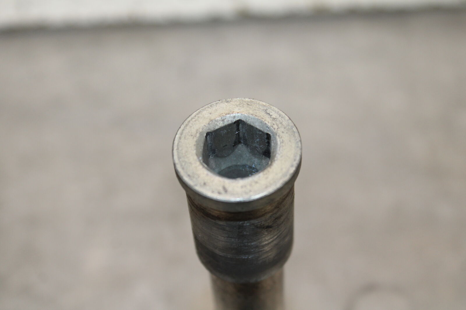 12-13 KAWASAKI Z1000 FRONT WHEEL RIM AXLE PIVOT BOLT BB743