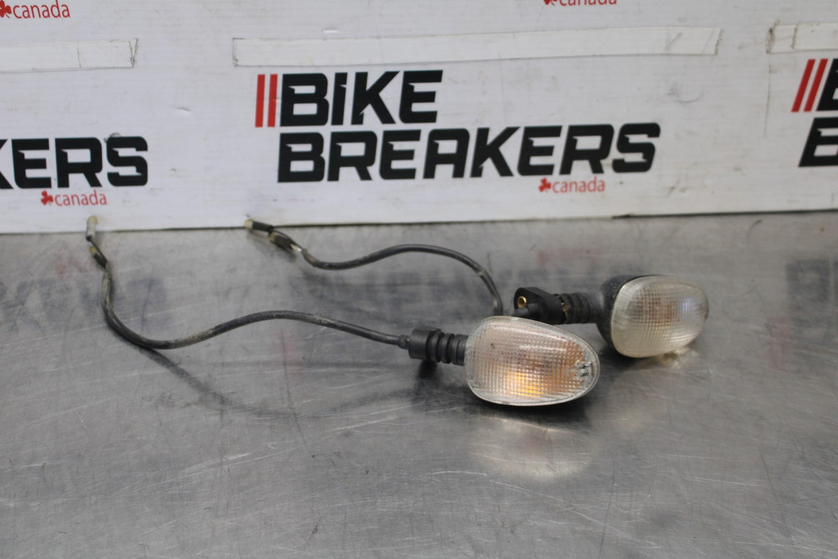 05-08 TRIUMPH SPEED TRIPLE 1050 FRONT TURN SIGNALS LIGHT INDICATORS BB933