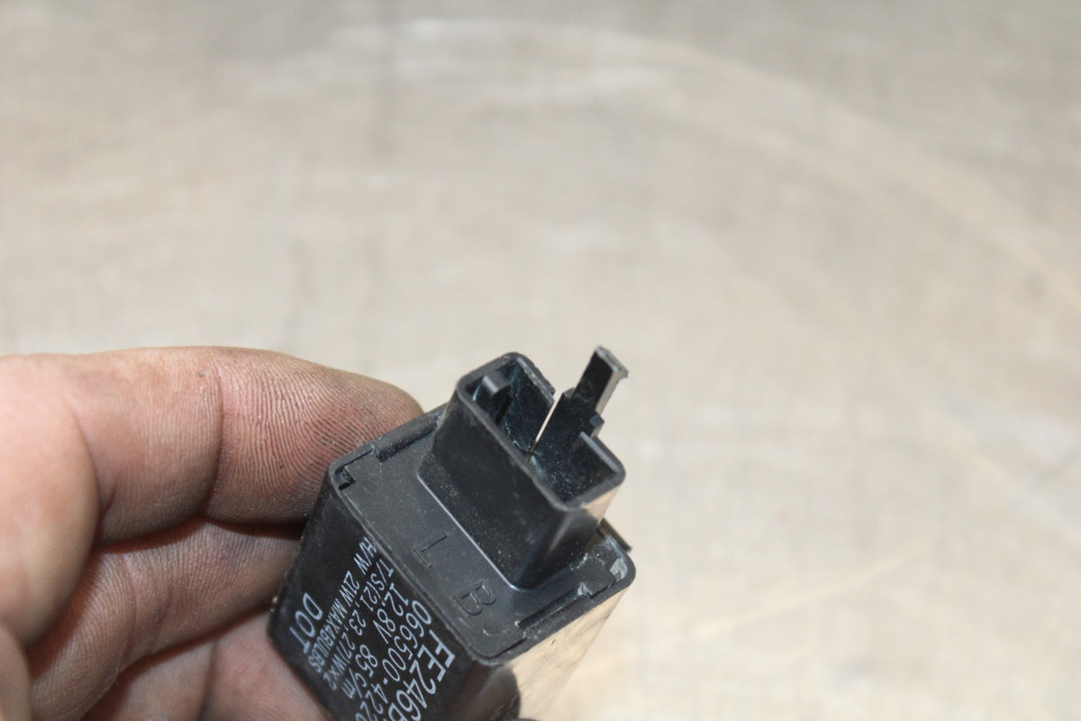 17-18 YAMAHA YZF R3 TURN SIGNAL BLINKER RELAY FLASHER SWITCH BB788