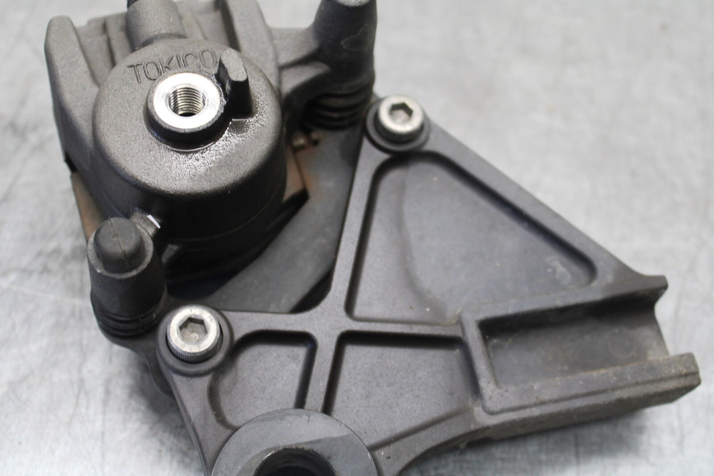 12-17 KAWASAKI ER-6N Z650 REAR BACK BRAKE CALIPER W MOUNT BRACKET BB709