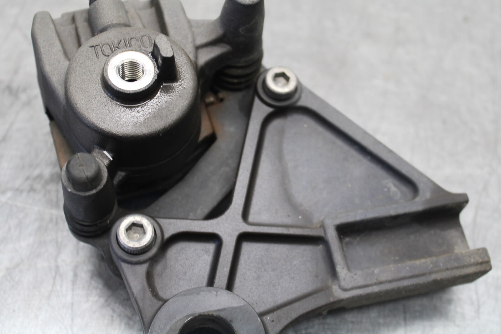 12-17 KAWASAKI ER-6N Z650 REAR BACK BRAKE CALIPER W MOUNT BRACKET BB709