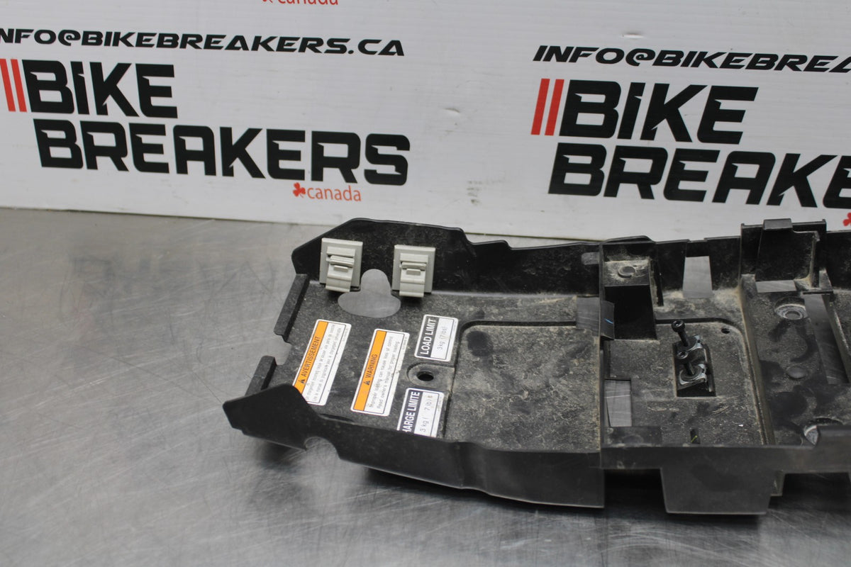 08-16 YAMAHA YZF R6 REAR BACK TAIL UNDERTAIL BATTERY TRAY PLASTIC BB856