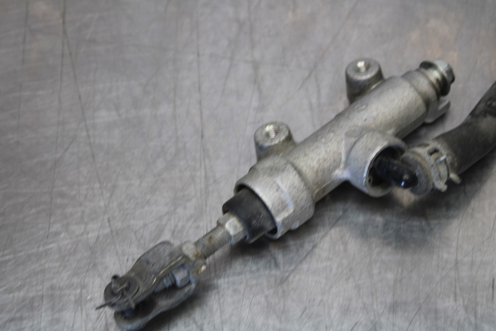 06-07 SUZUKI GSXR 600 REAR BACK BRAKE MASTER CYLINDER W RESERVOIR BB170