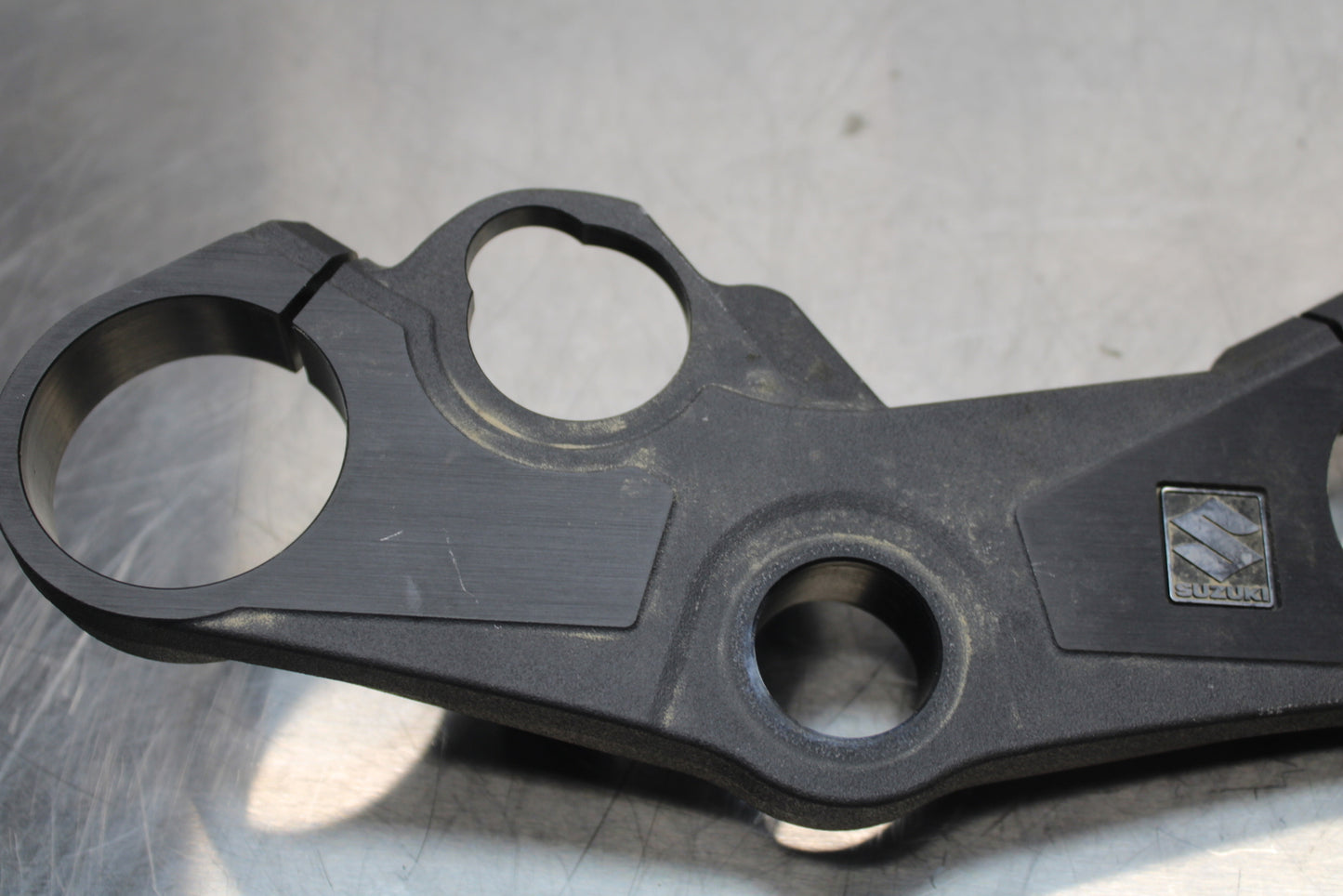 11 SUZUKI GSXR1000 FORKS UPPER TRIPLE TREE CLAMP BB142