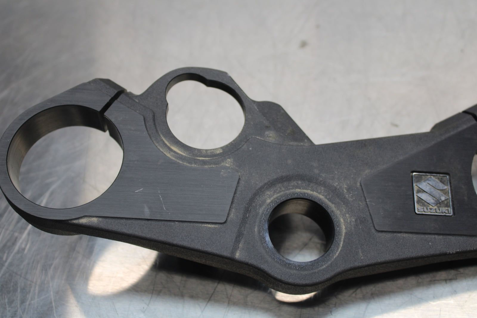 11 SUZUKI GSXR1000 FORKS UPPER TRIPLE TREE CLAMP BB142
