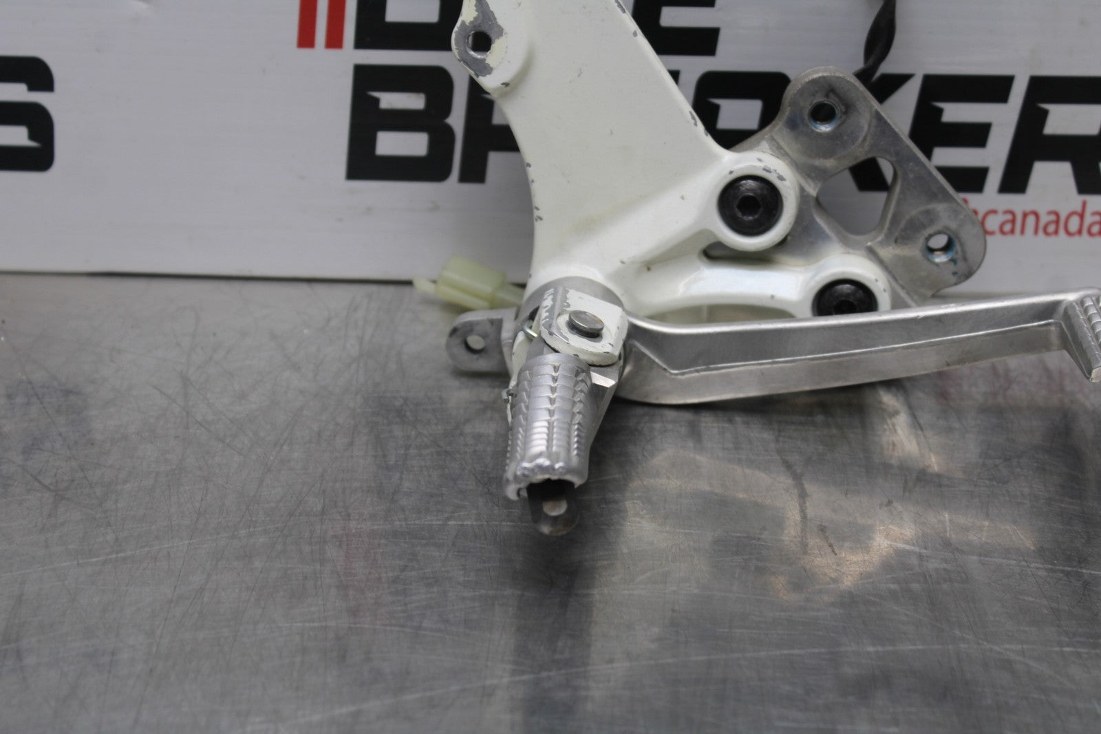 08-10 SUZUKI GSXR 600 RIGHT REARSET REAR SET DRIVER FOOT PEG REST STOP BB202
