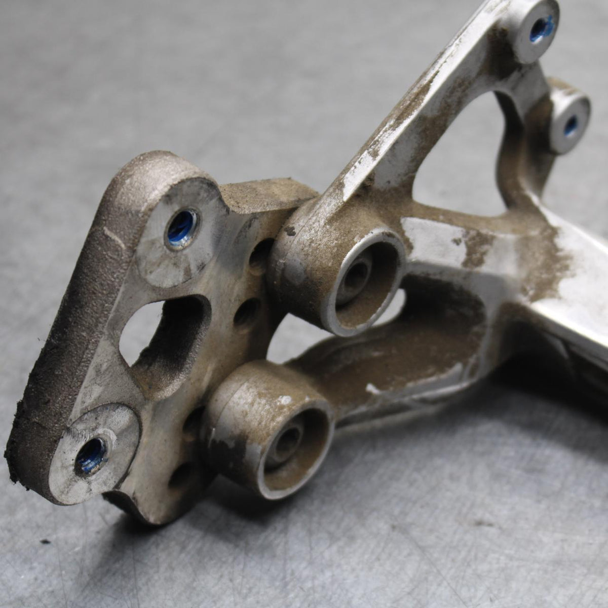 06-07 SUZUKI GSXR750 LEFT REARSET REAR SET DRIVER FOOT PEG REST STOP BB645