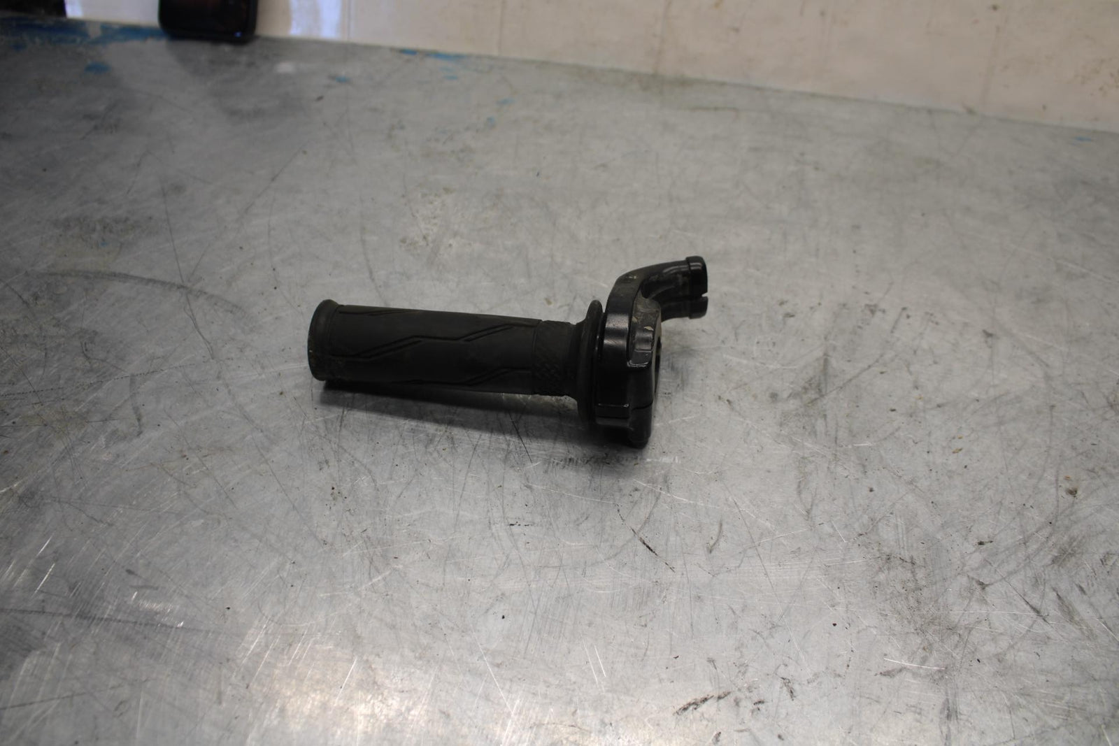 07-08 YAMAHA YZF R1 THROTTLE CABLE LINE HOUSING GUIDE BB425