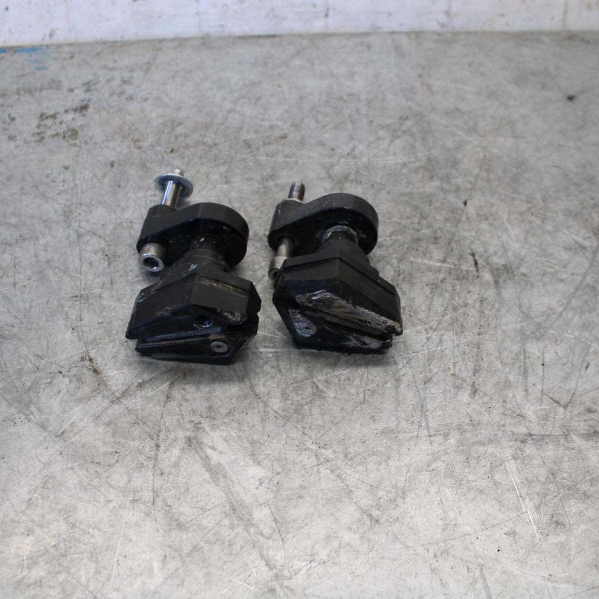 08-16 YAMAHA YZF R6 FRAME SLIDERS SET BB431