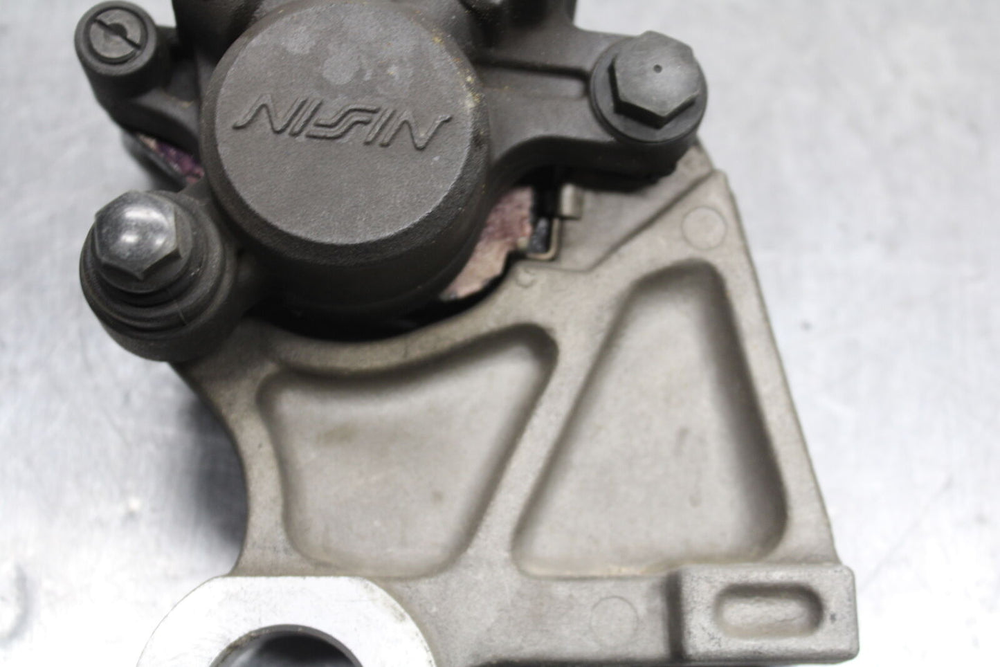 08-09 YAMAHA YZF R6S REAR BACK BRAKE CALIPER W MOUNT BRACKET BB115