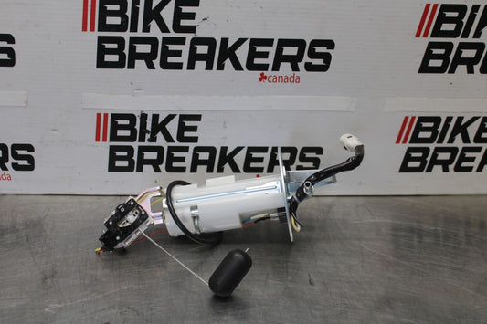 15-26 SUZUKI GSXR600 FUEL PUMP GAS PETROL SENDER UNIT BB888