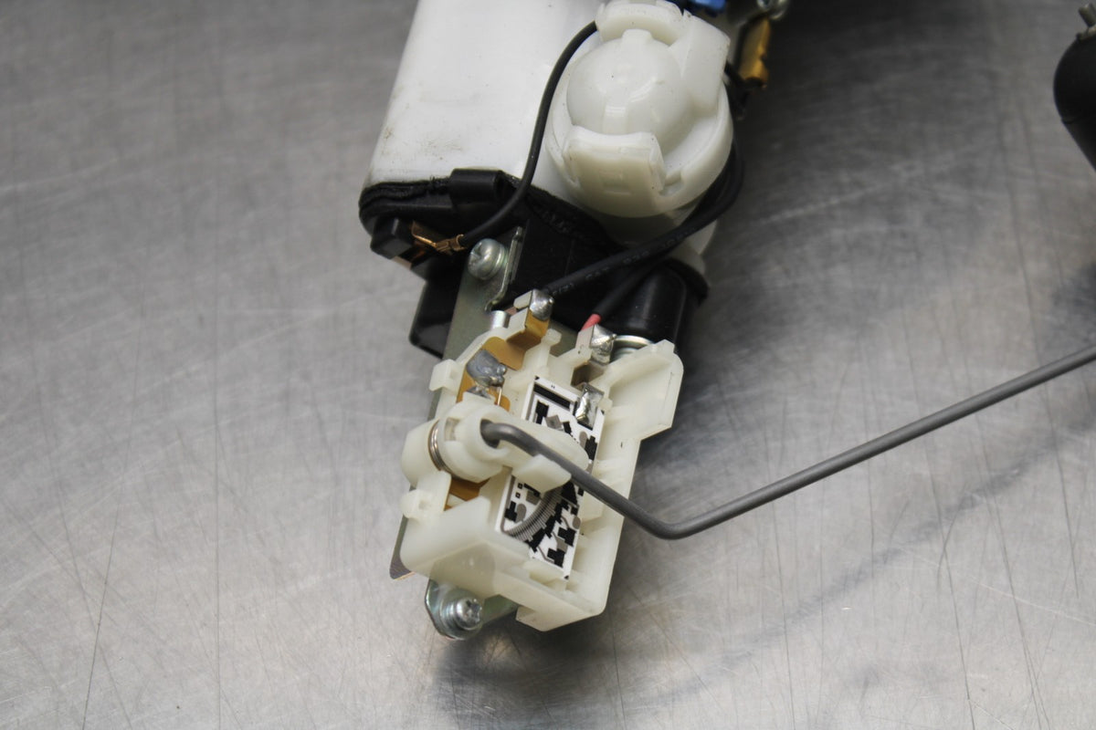 05-06 SUZUKI GSXR1000 FUEL PUMP GAS PETROL SENDER UNIT BB773