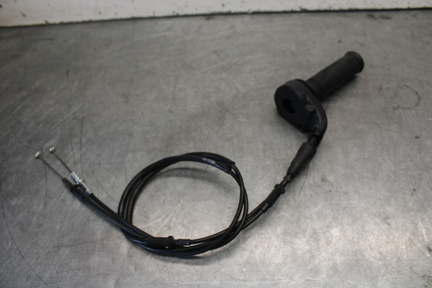 13-18 KAWASAKI NINJA ZX6R THROTTLE CABLE LINE HOUSING GUIDE BB682