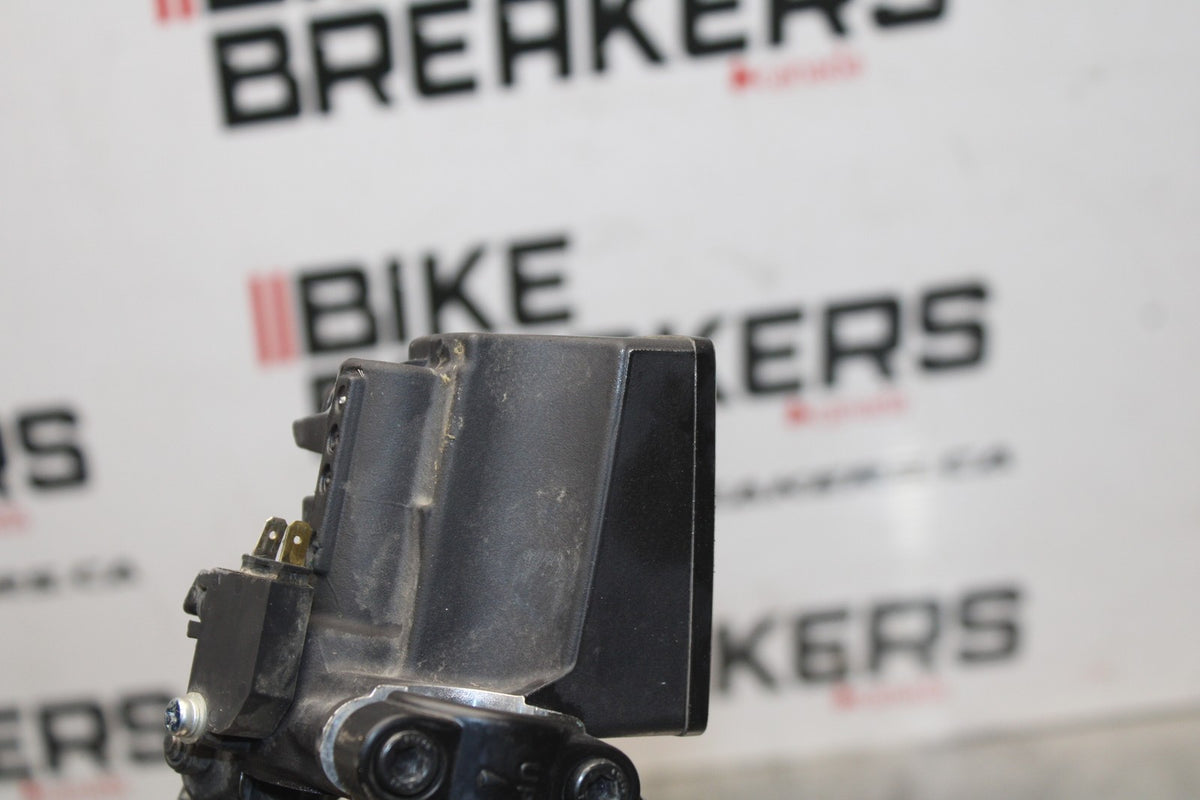 16 YAMAHA XSR900 FRONT BRAKE MASTER CYLINDER w/ LEVER BB786