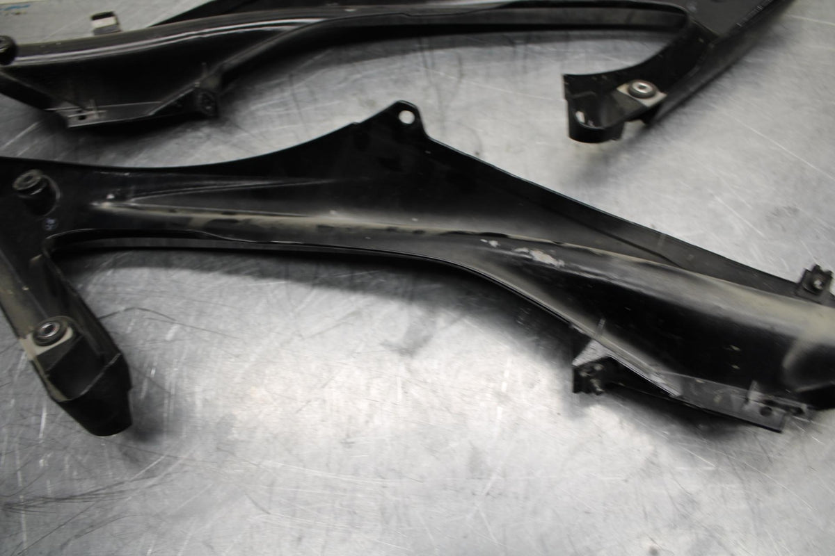 08-16 YAMAHA YZF R6 MID UPPER SIDE FAIRING COWL BB465