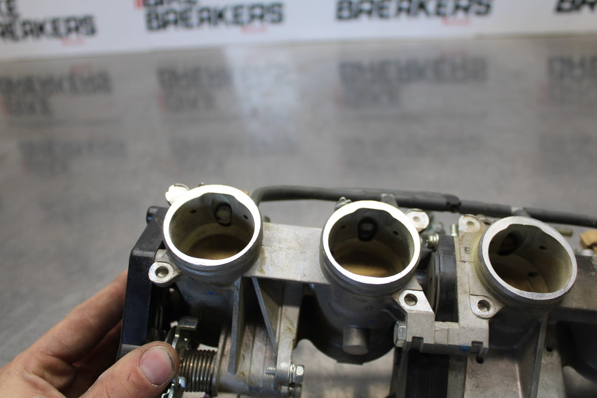 03-04 HONDA CBR600RR MAIN FUEL INJECTORS / THROTTLE BODIES BB661