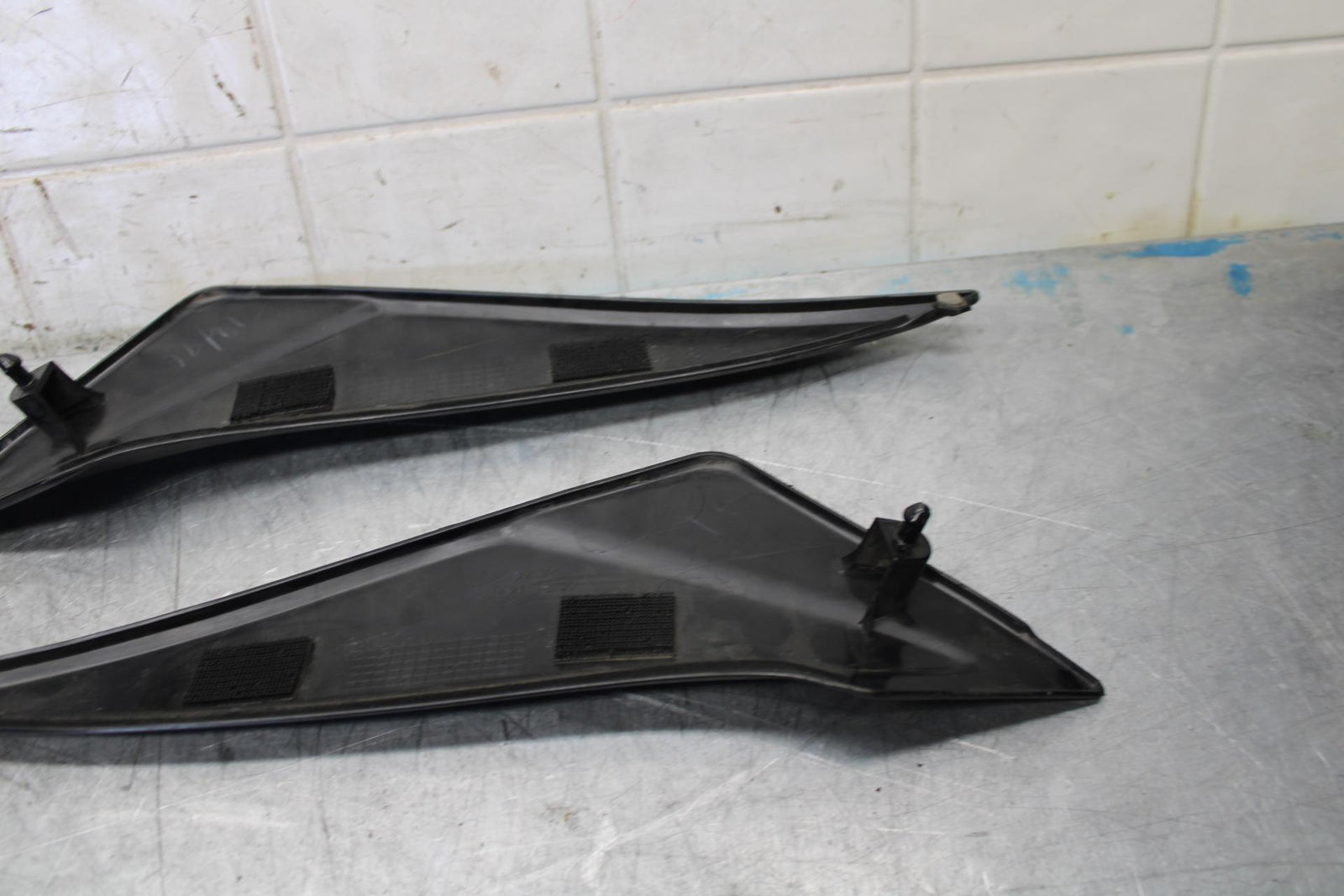 2017 Suzuki GSXR600 RIGHT LEFT GAS FUEL TANK PANELS COVERS TRIM SET COWLS  BB527