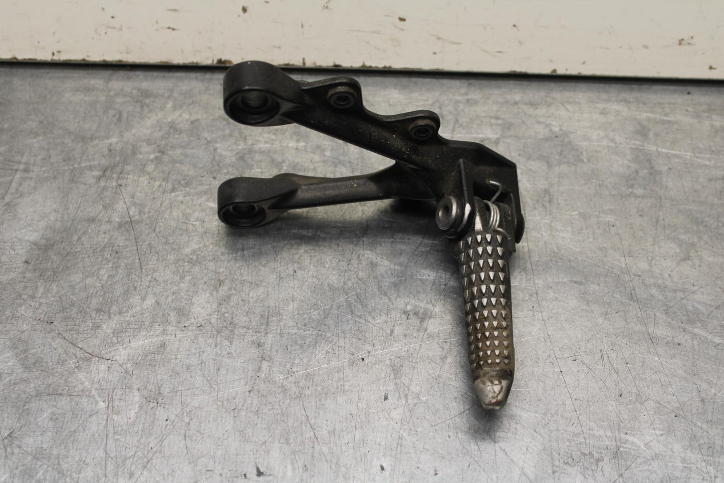 09-12 KAWASAKI NINJA ZX6R ZX600R LEFT REARSET DRIVER FOOT PEG REST STOP BB617