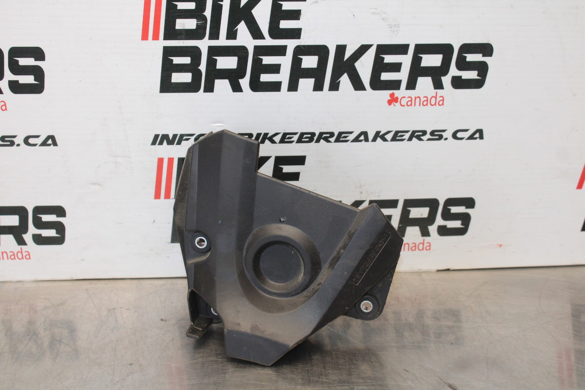 16 YAMAHA XSR900 ENGINE SPROCKET COVER BB786