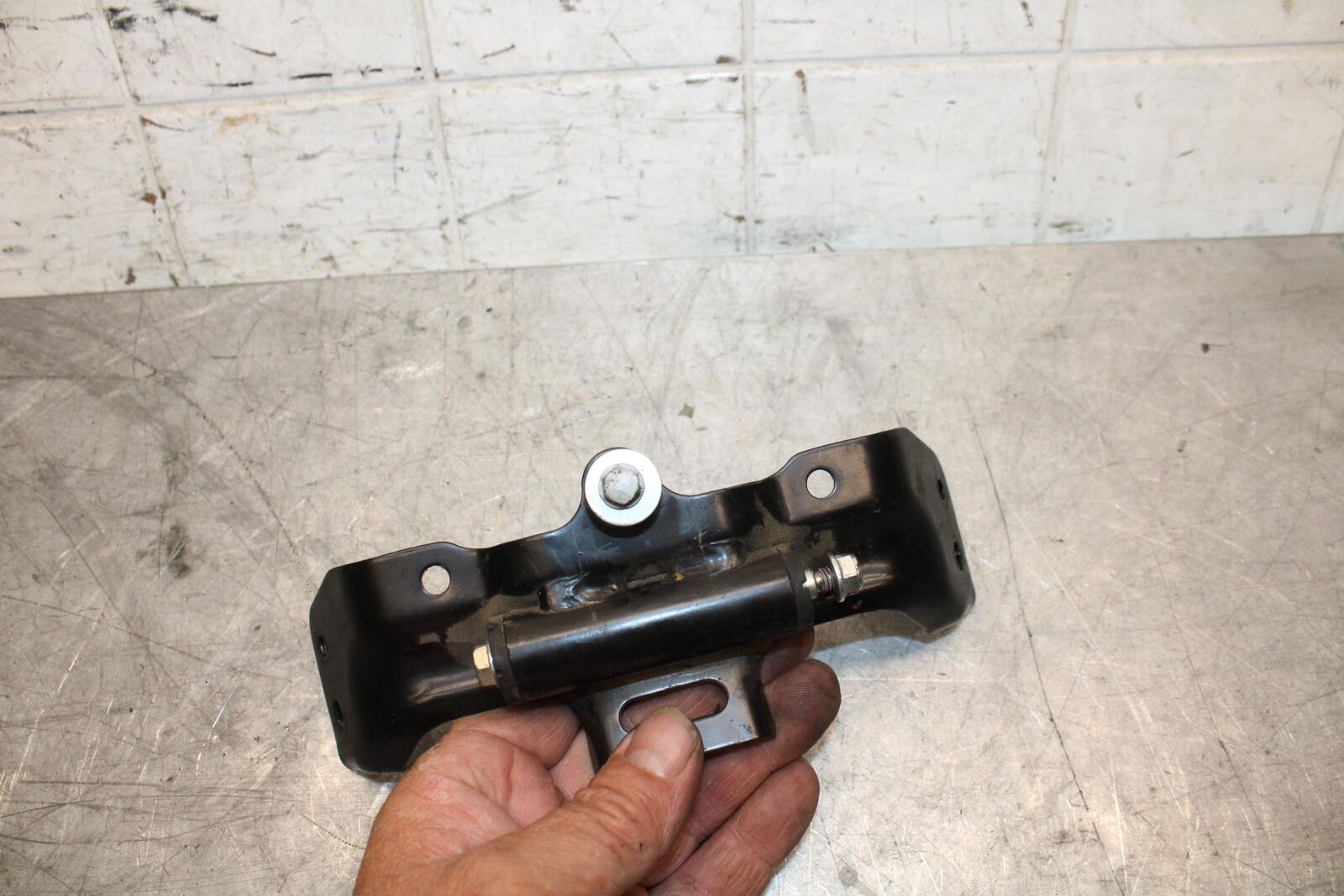2016 Honda CBR500R GAS TANK FUEL CELL PETROL RESERVOIR BRACKET MOUNT BB45