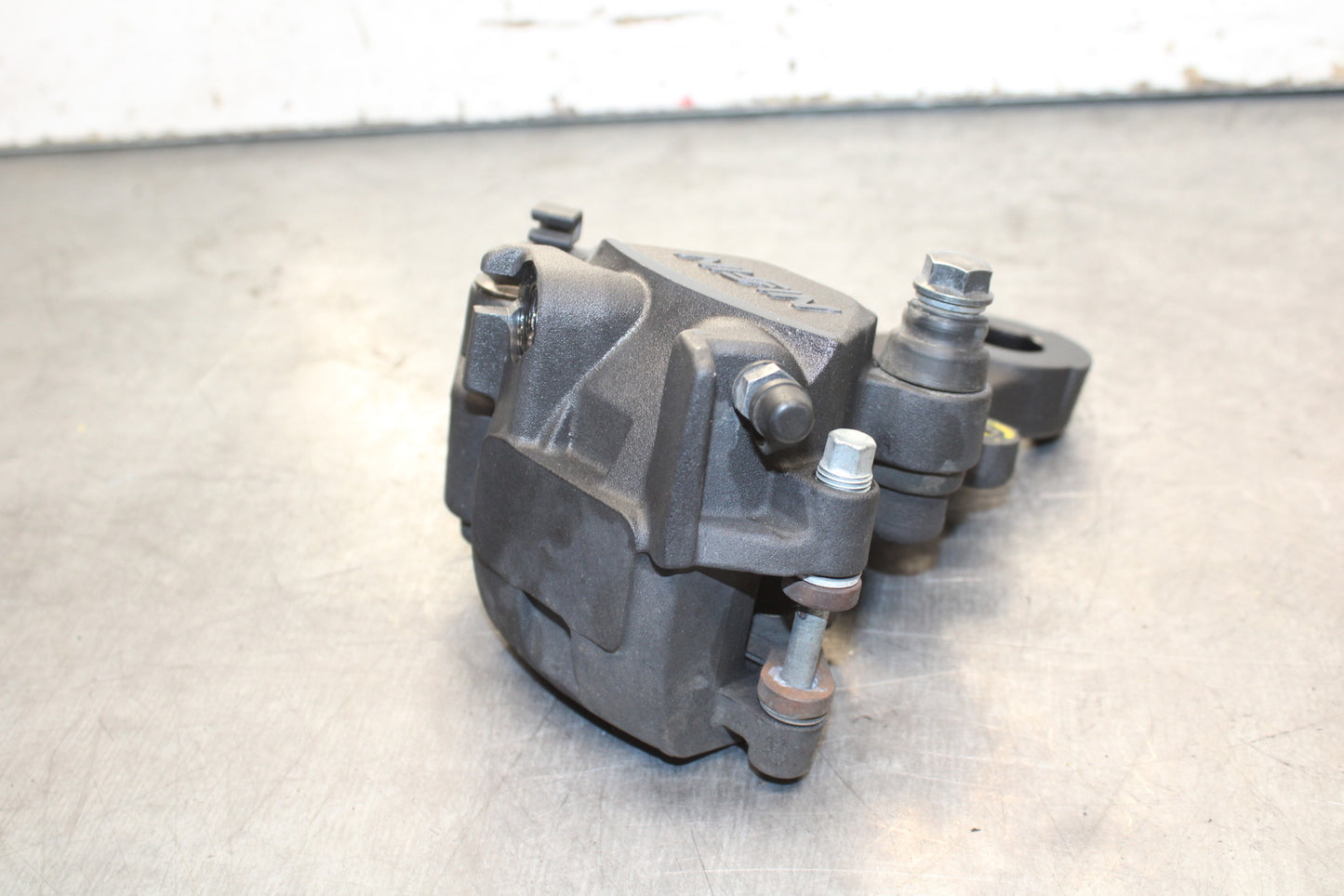 18-24 KAWASAKI NINJA 650 REAR BACK BRAKE CALIPER W MOUNT BRACKET BB725