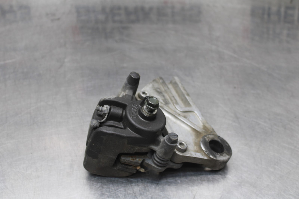 06 KAWASAKI Z750 REAR BACK BRAKE CALIPER W MOUNT BRACKET BB837