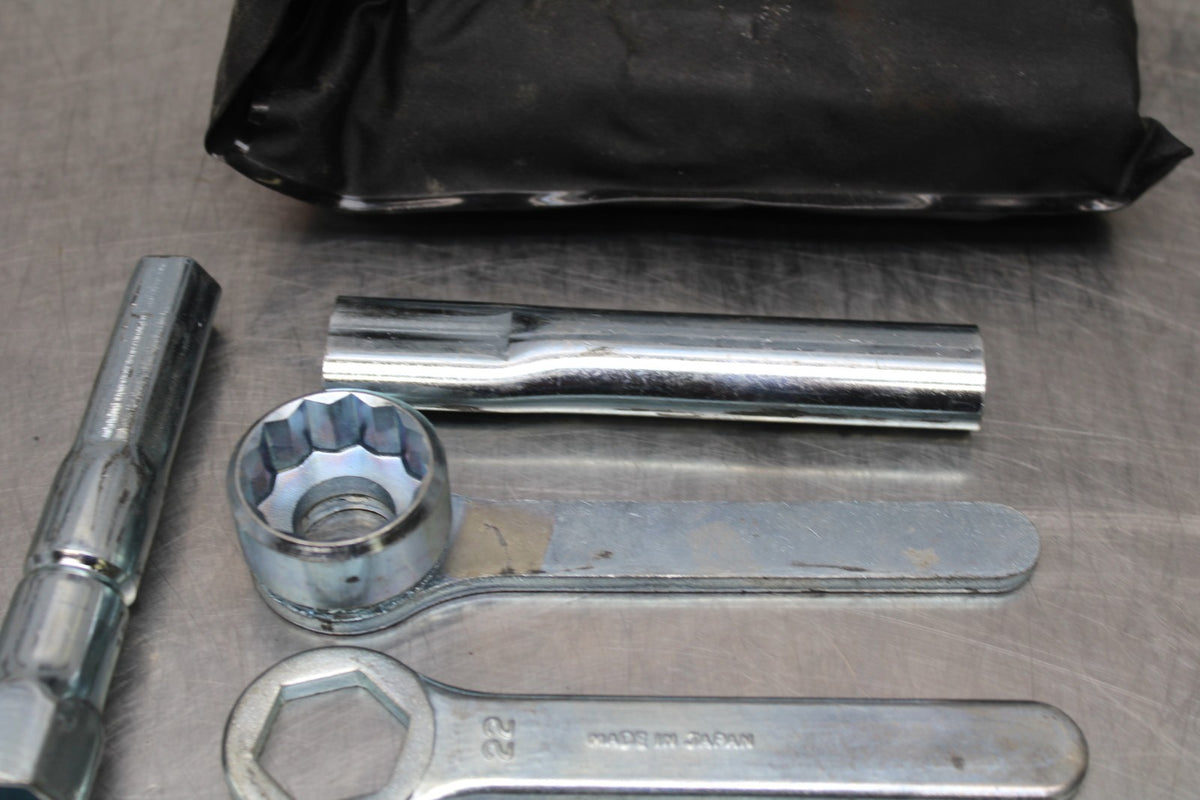 05-09 SUZUKI BOULEVARD C90 STOCK TOOLS OEM TOOL BAG KIT SET BB791