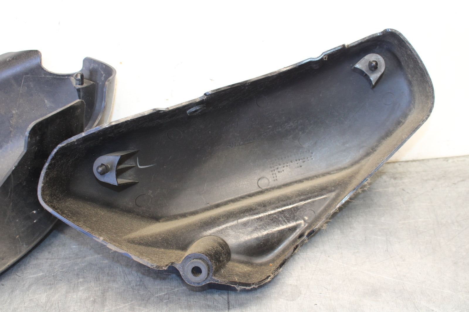 04 SUZUKI INTRUDER 800 SIDE COVER PANEL COWL FAIRING BB758