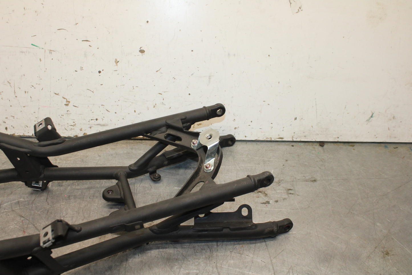 09-11 DUCATI STREETFIGHTER 1098 REAR SUBFRAME BACK SUB FRAME BB705