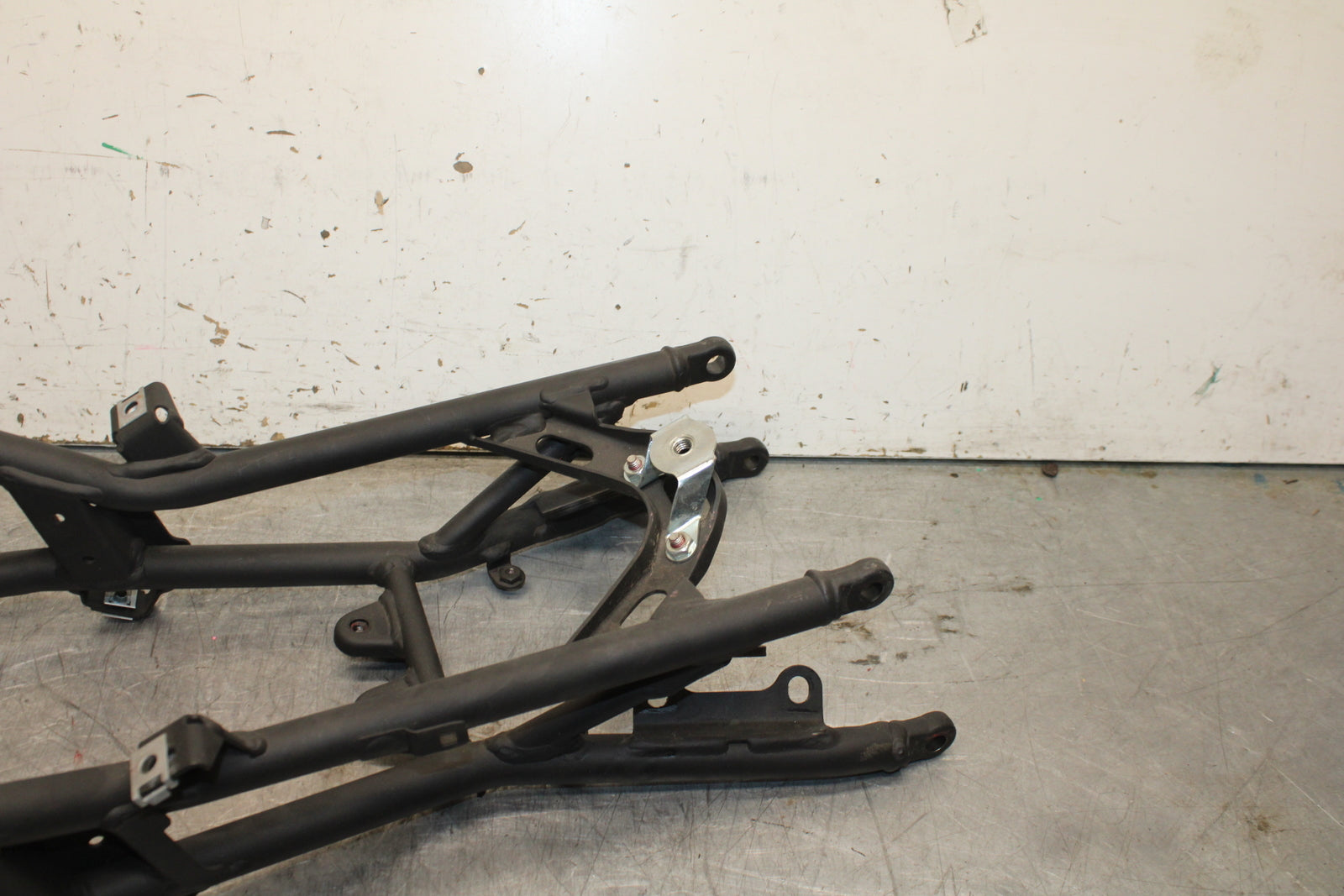 09-11 DUCATI STREETFIGHTER 1098 REAR SUBFRAME BACK SUB FRAME BB705