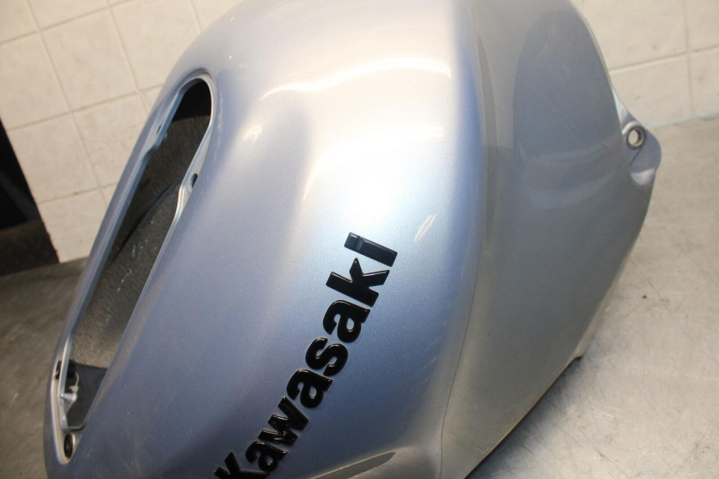 2003 Kawasaki Ninja ZX12R ZX1200B GAS TANK FUEL CELL COVER FAIRING COWL BB472