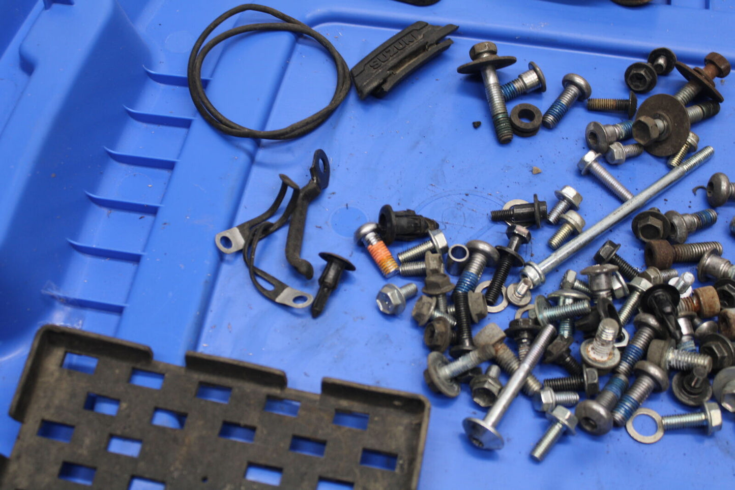 05-08 SUZUKI GSXR1000 MOUNTING BOLTS HARDWARE MOTOR SCREWS BB113