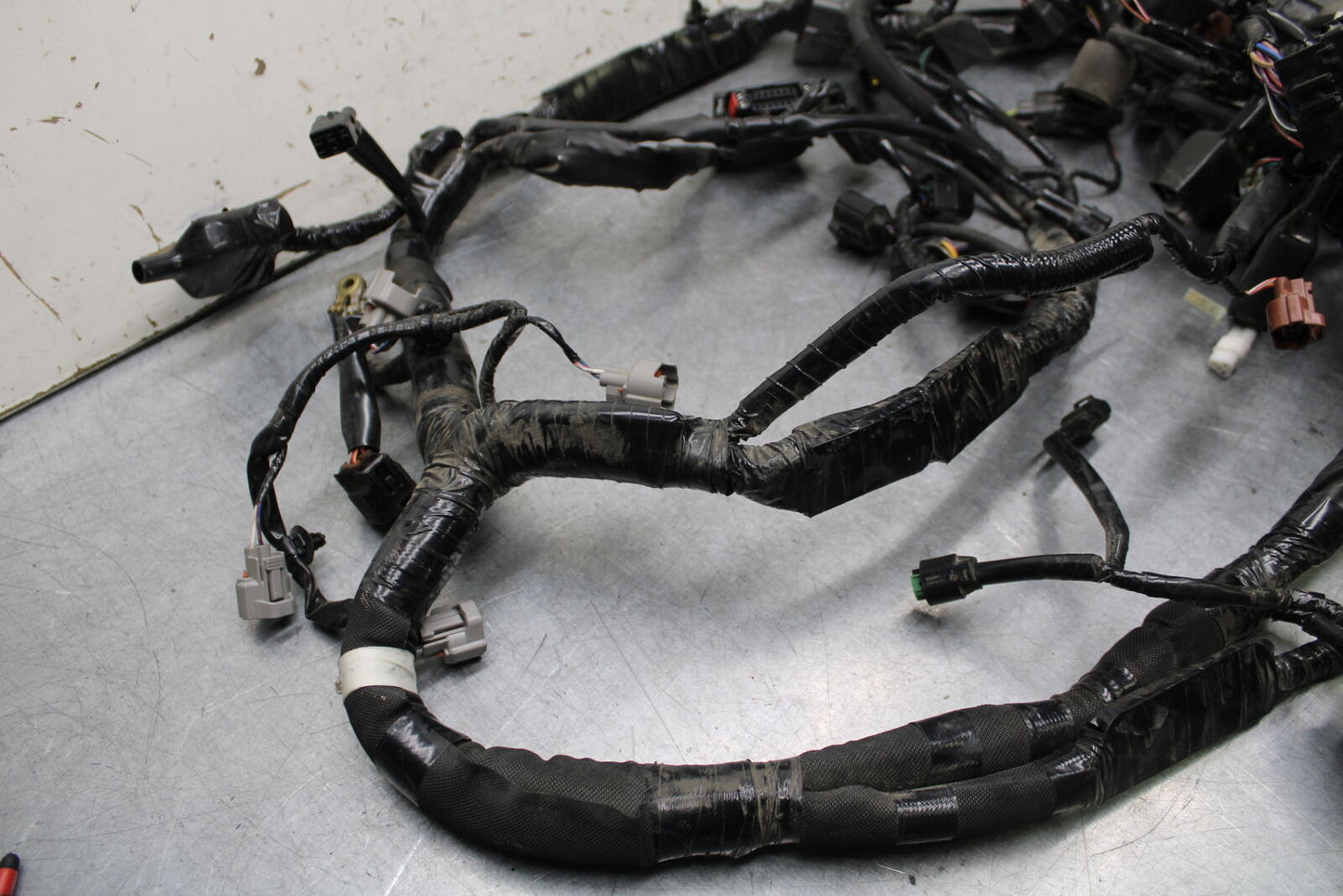 16 KAWASAKI NINJA ZX10R MAIN ENGINE WIRING HARNESS 26031-2117  BB650