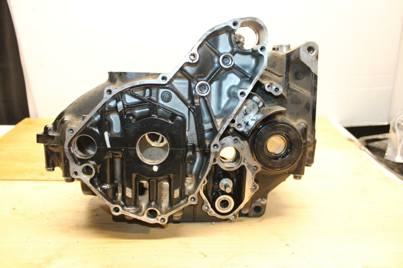 09-10 KAWASAKI ER-6N ENGINE MOTOR CRANKCASE CRANK CASES BLOCK BB325